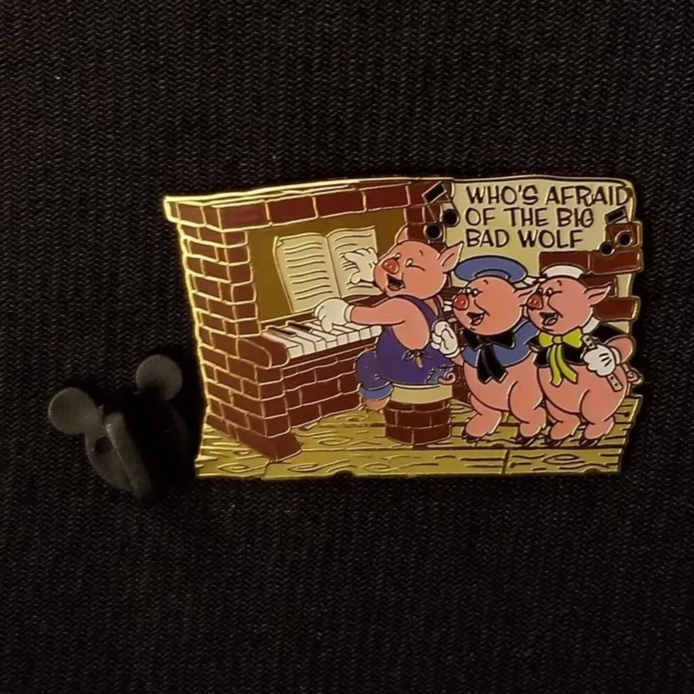 Disney Pin Three Little Pigs Who's Afraid of the Big Bad Wolf MMM VTG 2002 15352